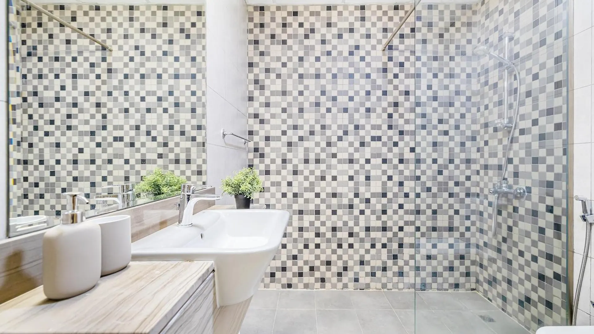 아파트 Elegant Home Next To Metro Station In Al Furjan 두바이 아랍에미리트