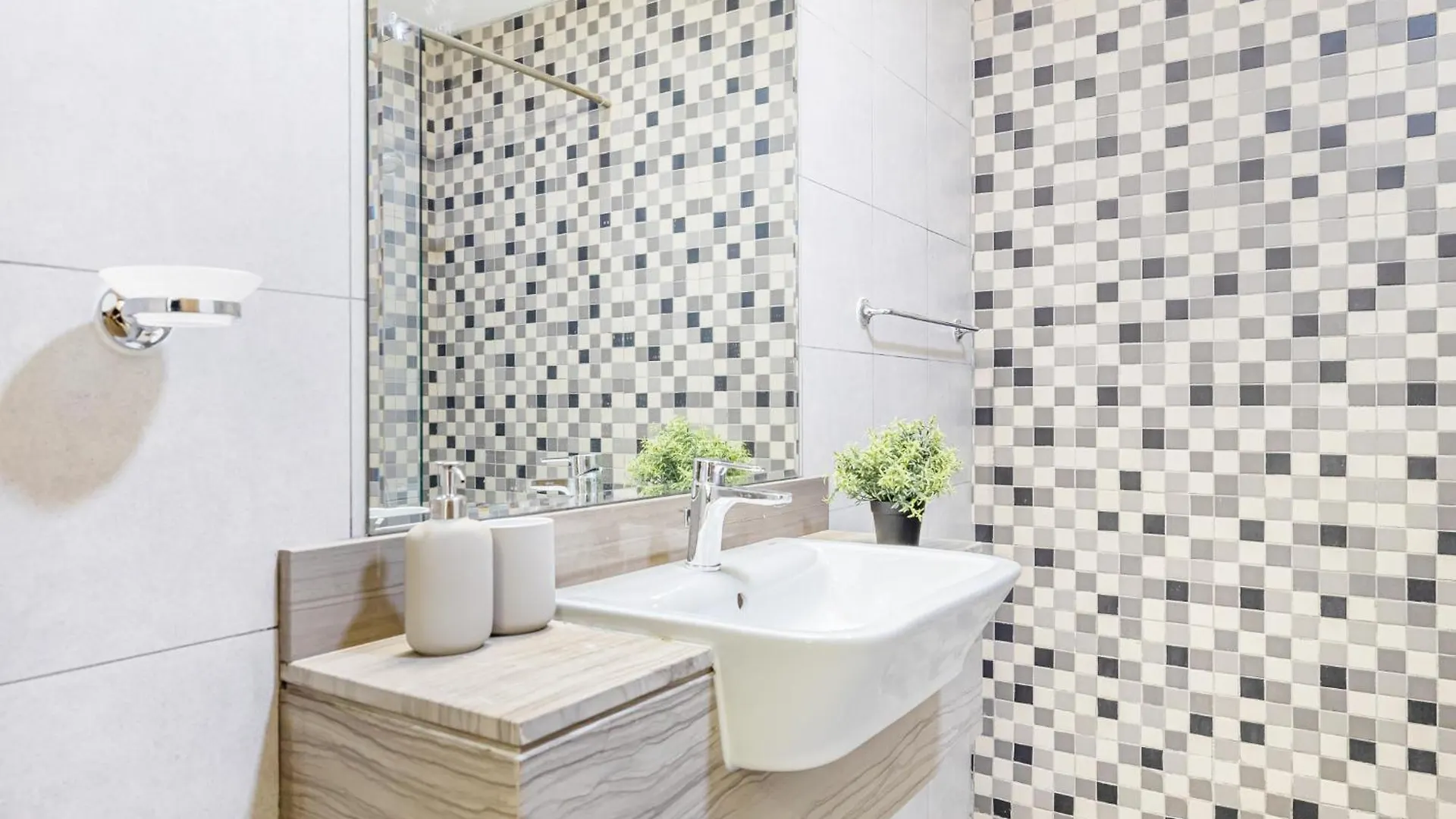 Elegant Home Next To Metro Station In Al Furjan 두바이 아파트